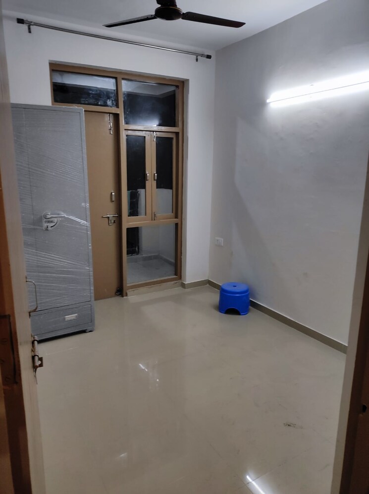 Room, sector 23 2 Bedroom 1450 Sq.Ft. Builder Floor In Sector 23 Gurgaon 9681544