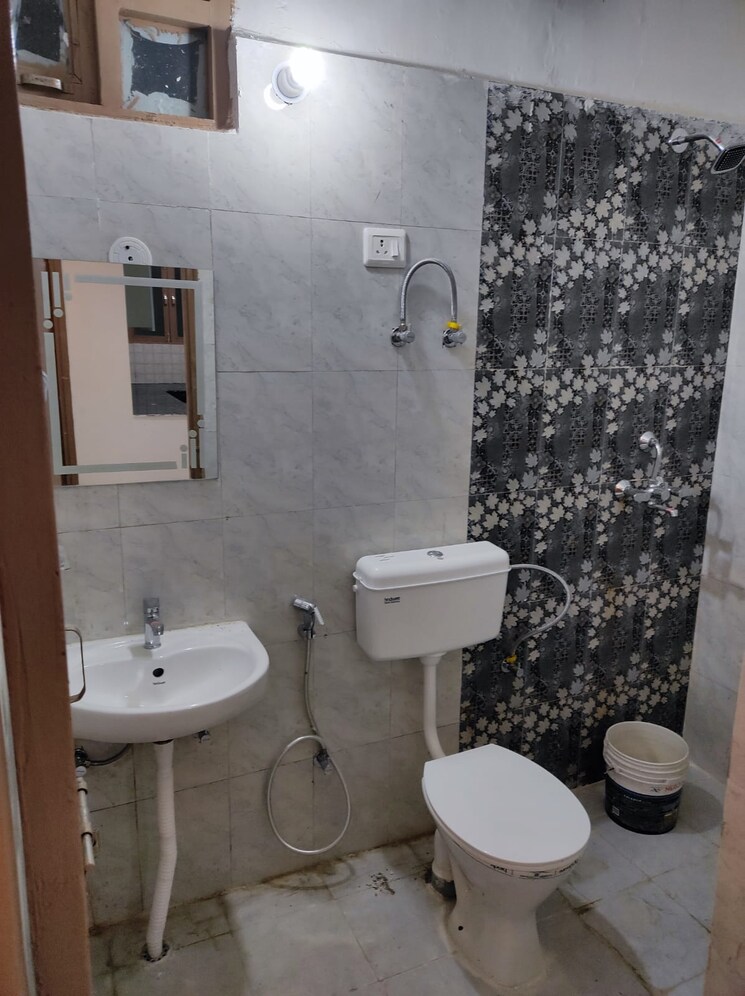 Bathroom, sector 23 2 Bedroom 1450 Sq.Ft. Builder Floor In Sector 23 Gurgaon 9681544