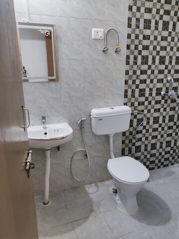 Bathroom in 2 BHK Builder Floor at Sector 23 – for Rent