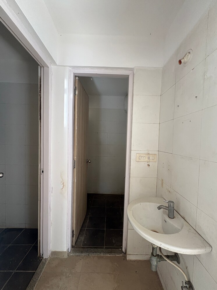 Bathroom, lodha-casa-rio-gold 1 Bedroom 639 Sq.Ft. Apartment In Nilje Gaon Thane 9681548