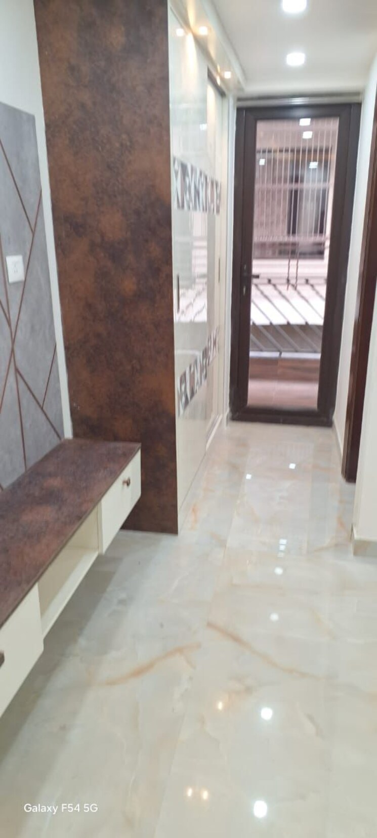 Room, sector 23 3 Bedroom 1850 Sq.Ft. Builder Floor In Sector 23 Gurgaon 9681553