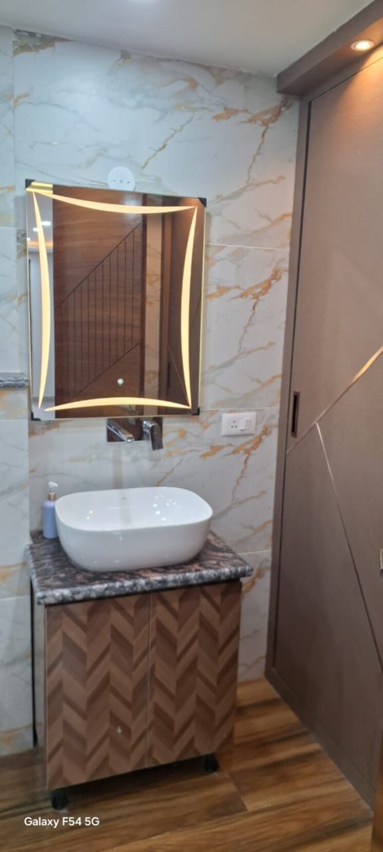 Bathroom, sector 23 3 Bedroom 1850 Sq.Ft. Builder Floor In Sector 23 Gurgaon 9681553