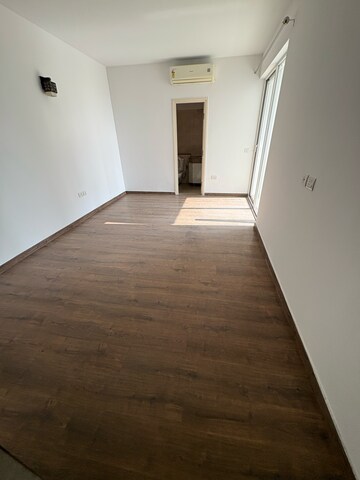 Room in 3.5 BHK Apartment at Emaar Imperial Gardens, Sector 102 – for Rent