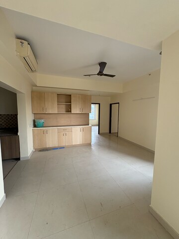 Room in 4 BHK Apartment at Adani M2K Oyster Grande, Sector 102a – for Rent