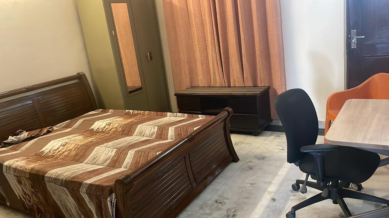 2 BHK + Extra Room Builder Floor For Rent in Sector 23