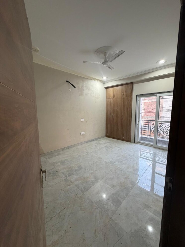 Room, sector 23 1 Bedroom 650 Sq.Ft. Builder Floor In Sector 23 Gurgaon 9681591