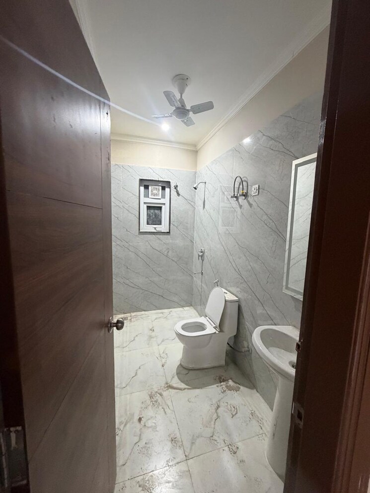 Bathroom, sector 23 1 Bedroom 650 Sq.Ft. Builder Floor In Sector 23 Gurgaon 9681591