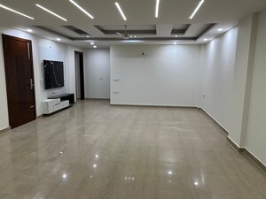 Room in 3 BHK Builder Floor at Dharam Colony – for Rent