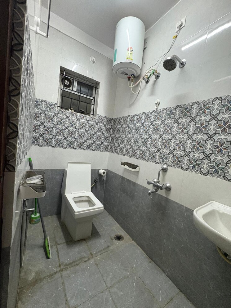 Bathroom, hsr layout 2 Bedroom 1212 Sq.Ft. Builder Floor In Hsr Layout Bangalore 9681628