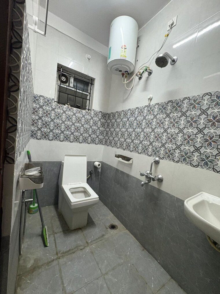 Bathroom, hsr layout 2 Bedroom 1212 Sq.Ft. Builder Floor In Hsr Layout Bangalore 9681628