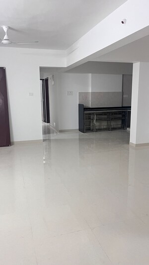 Room in 3 BHK Apartment at Tulshibagwale Colony – for Rent