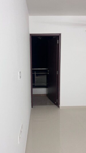 Room in 3 BHK Apartment at Tulshibagwale Colony – for Rent