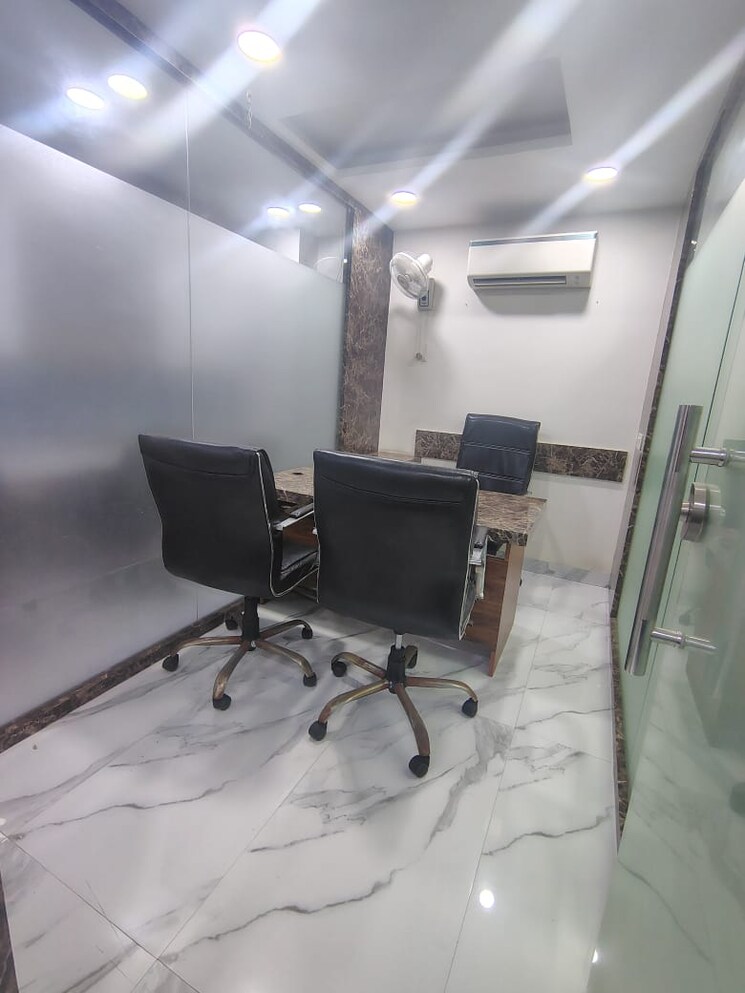 Team Area, netaji subhash place Commercial Office Space 1000 Sq.Ft. In Netaji Subhash Place Delhi 9681661