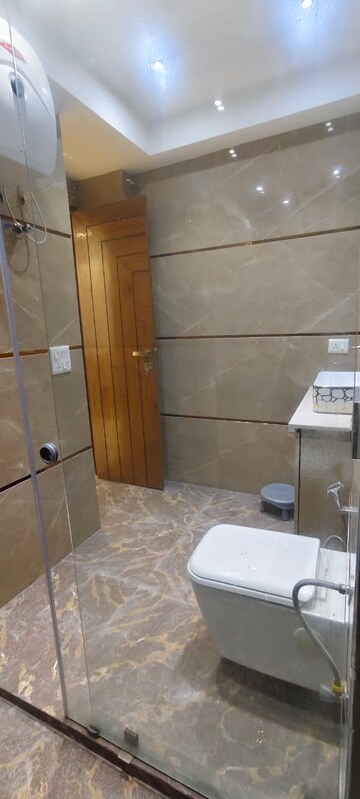 Bathroom in 2 BHK Builder Floor at Sector 40 – for Rent