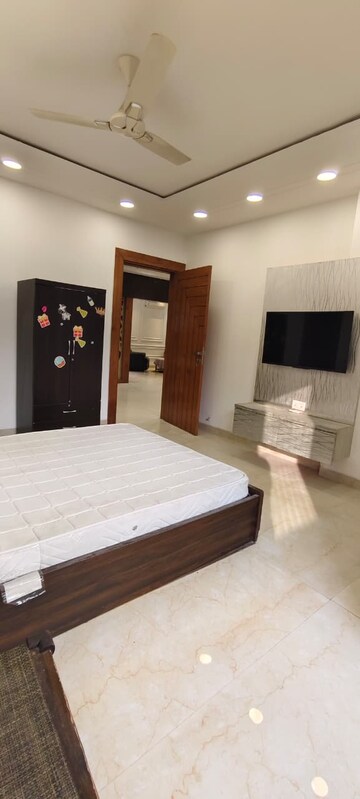 Bedroom in 2 BHK Builder Floor at Sector 31 – for Rent