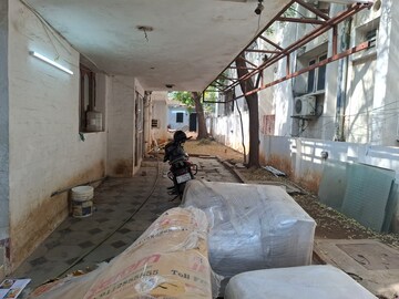 Parking in 4 BHK Independent House at Banjara Hills – for Sale