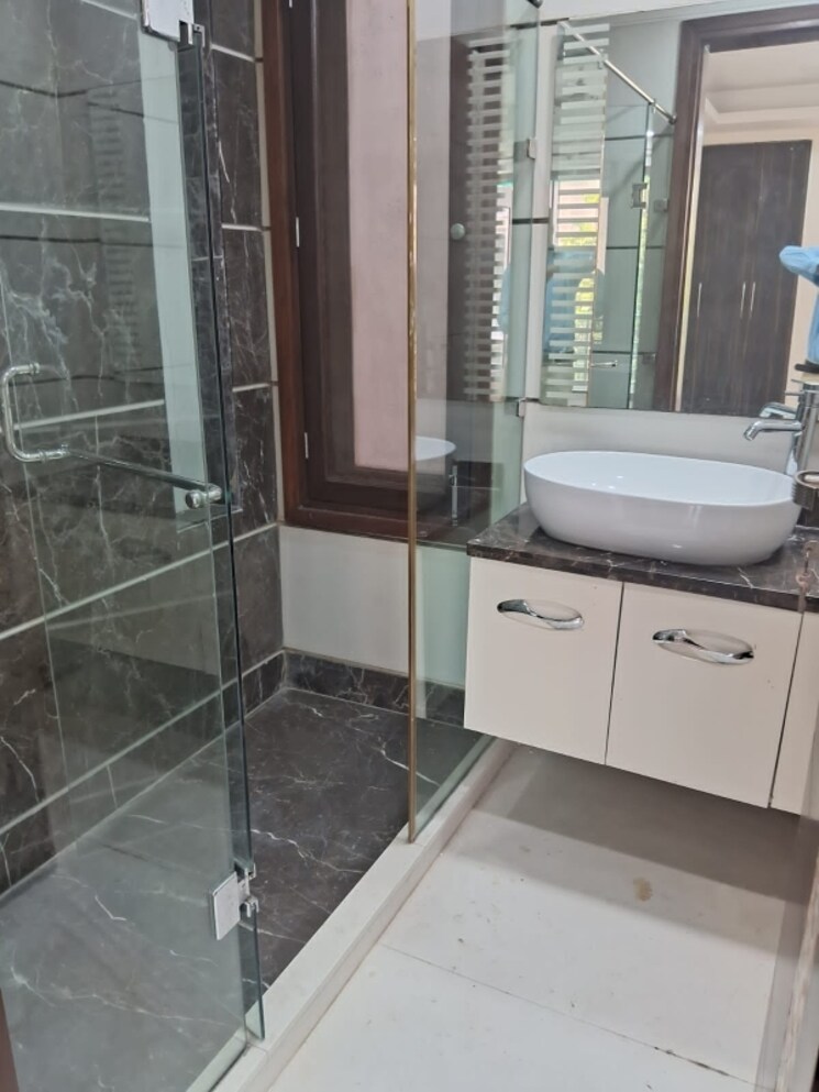 Attached Bathroom, kalkaji 3 Bedroom 2000 Sq.Ft. Builder Floor In Kalkaji Delhi 9681756