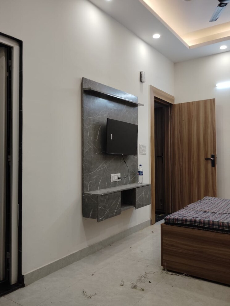 Room, sector 45 1 RK 700 Sq.Ft. Builder Floor In Sector 45 Gurgaon 9681773