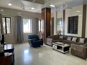 3 BHK Apartment For Rent in Reputed Hrishikesh Apartment, Prabhadevi