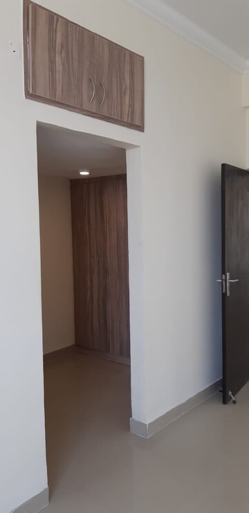 Room in 3 BHK Apartment at Assotech Windsor Court, Sector 78 – for Rent