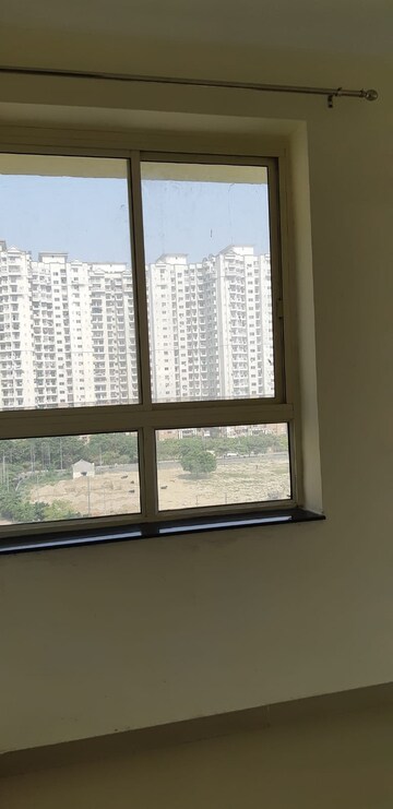 Room in 3 BHK Apartment at Assotech Windsor Court, Sector 78 – for Rent