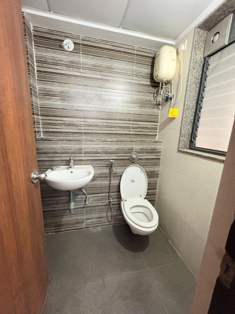 Bathroom, lodha-lakeshore-greens 3 Bedroom 850 Sq.Ft. Apartment In Hedutane Thane 9681845