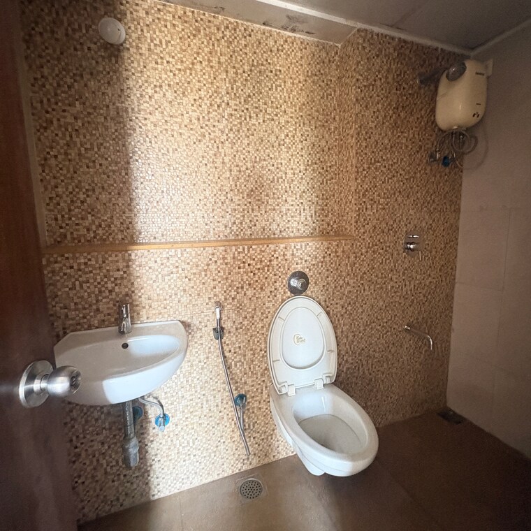 Bathroom, lodha-palava-city-lakeshore-greens 3 Bedroom 861 Sq.Ft. Apartment In Hedutane Thane 9681852