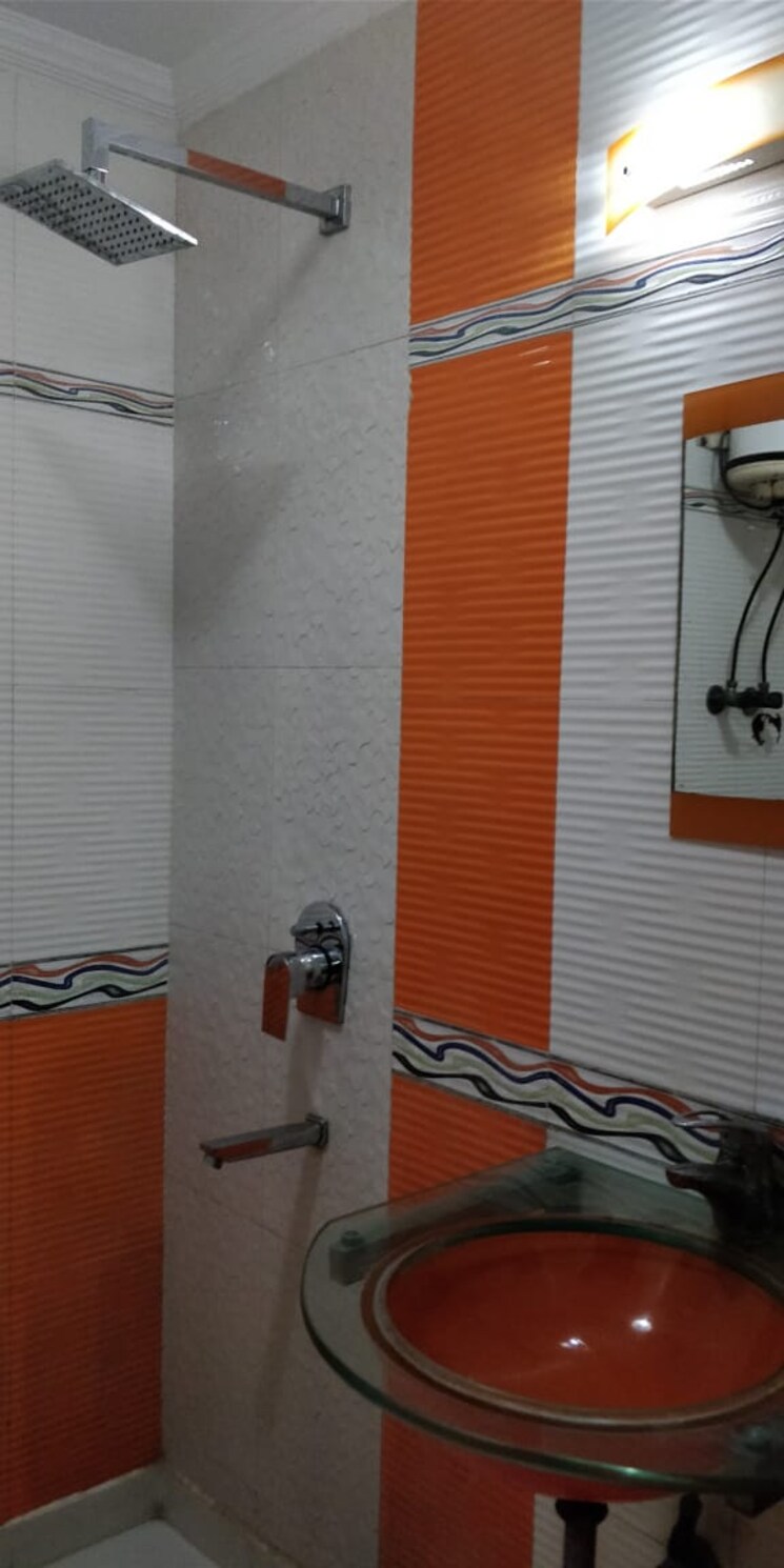 Bathroom, mayur vihar 3.5 Bedroom 1250 Sq.Ft. Apartment In Mayur Vihar Delhi 9681868