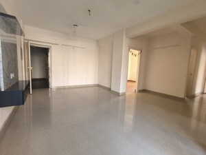 Room in 3 BHK Apartment at KLJ Platinum Heights, Sector 77 – for Rent