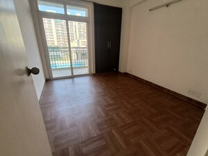 Room in 3 BHK Apartment at KLJ Platinum Heights, Sector 77 – for Rent