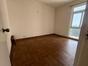 Room in 3 BHK Apartment at KLJ Platinum Heights, Sector 77 – for Rent