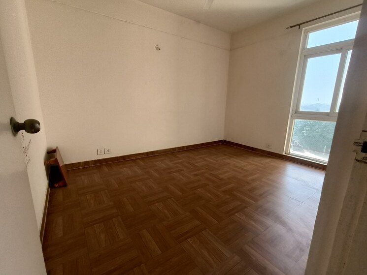 Room, klj-platinum-heights 3 Bedroom 1388 Sq.Ft. Apartment In Sector 77 Faridabad 9681880