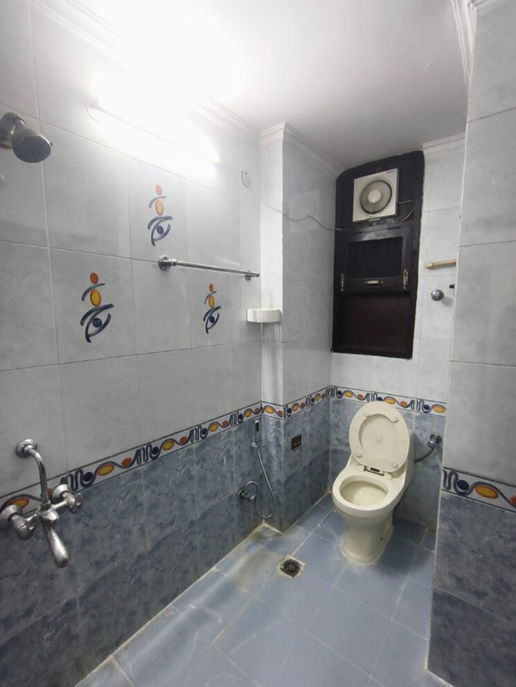 Bathroom, sector 40 2 Bedroom 1429 Sq.Ft. Builder Floor In Sector 40 Gurgaon 9681896