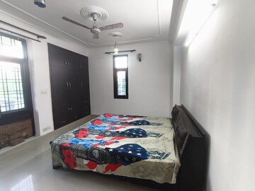 Bedroom in 2 BHK Builder Floor at Sector 40 – for Rent