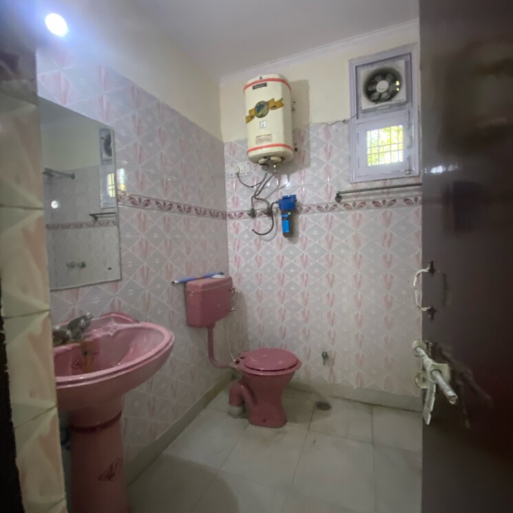 Bathroom, sector 21c 3 Bedroom 1300 Sq.Ft. Apartment In Sector 21c Faridabad 9681940