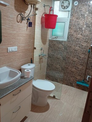 Bathroom in 3 BHK Apartment at Omaxe R2, Gomti Nagar – for Sale