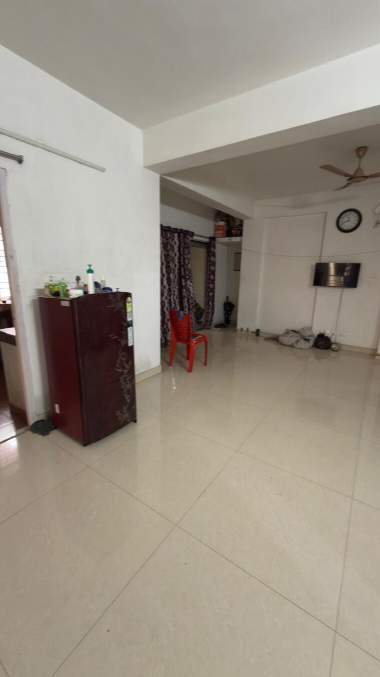 Living Room, kundan-plaza 2 Bedroom 960 Sq.Ft. Apartment In Chinar Park Kolkata 9682155