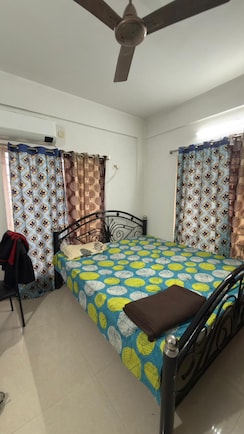 2 BHK + Servant Room Apartment For Sale in Kundan Plaza