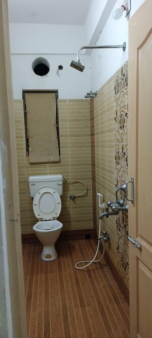 Bathroom in 2 BHK Apartment at Kundan Plaza, Chinar Park – for Sale