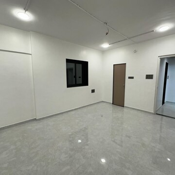 Room in 1 BHK Apartment at Nahars Everest, Yari Road – for Rent