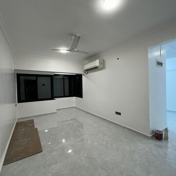 Room in 1 BHK Apartment at Nahars Everest, Yari Road – for Rent