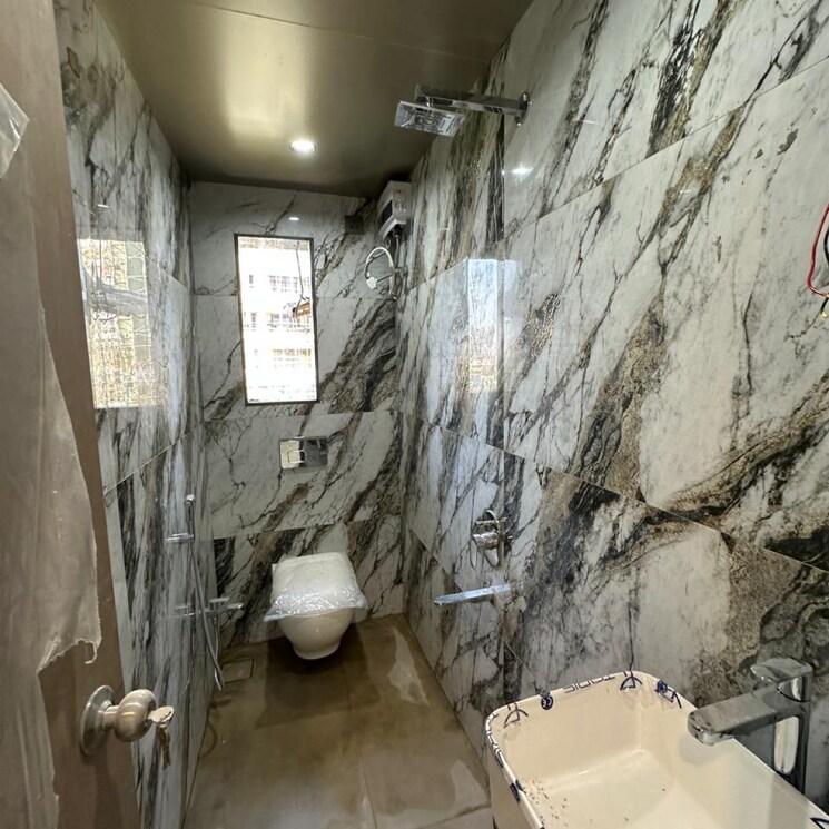 Bathroom, nahars-everest 1 Bedroom 950 Sq.Ft. Apartment In Yari Road Mumbai 9681949