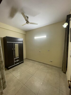 Room in 3 BHK Builder Floor at Shivalik Colony – for Rent