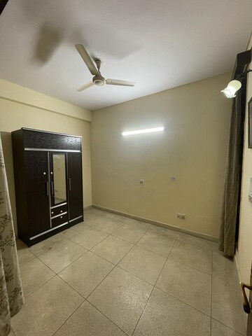 Room in 3 BHK Builder Floor at Shivalik Colony – for Rent