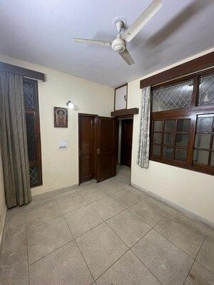 Room in 3 BHK Builder Floor at Shivalik Colony – for Rent
