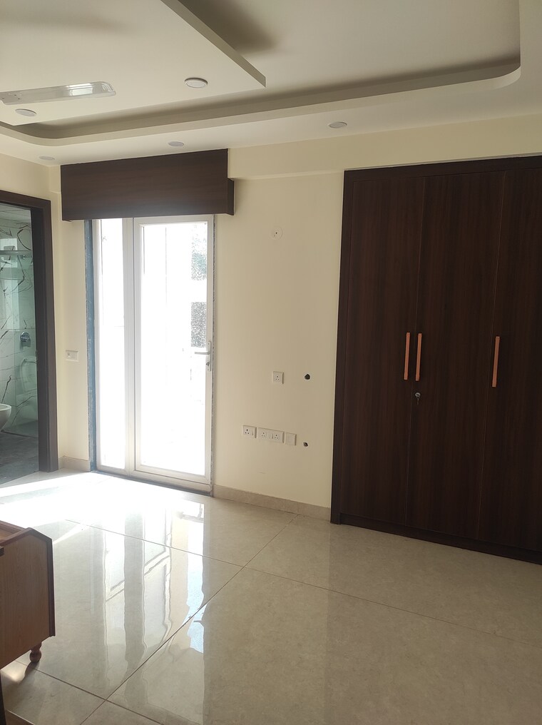 Room, sector 52 5 Bedroom 3201 Sq.Ft. Apartment In Sector 52 Gurgaon 9681788
