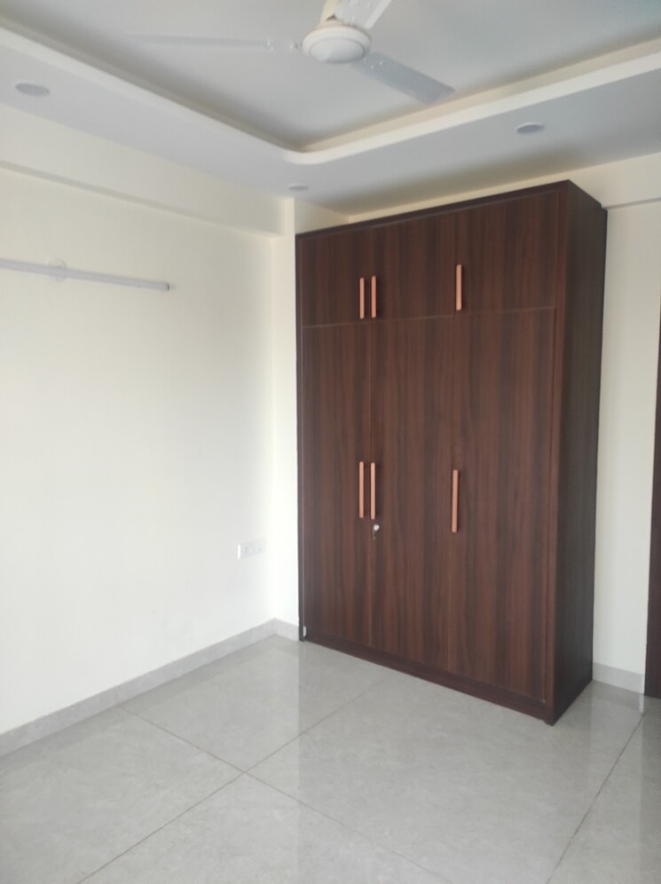 Master Bedroom, sector 52 5 Bedroom 3201 Sq.Ft. Apartment In Sector 52 Gurgaon 9681788