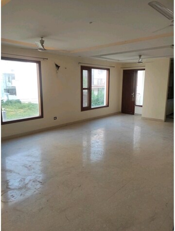Living Room in 3 BHK Builder Floor at Sector 38 – for Rent