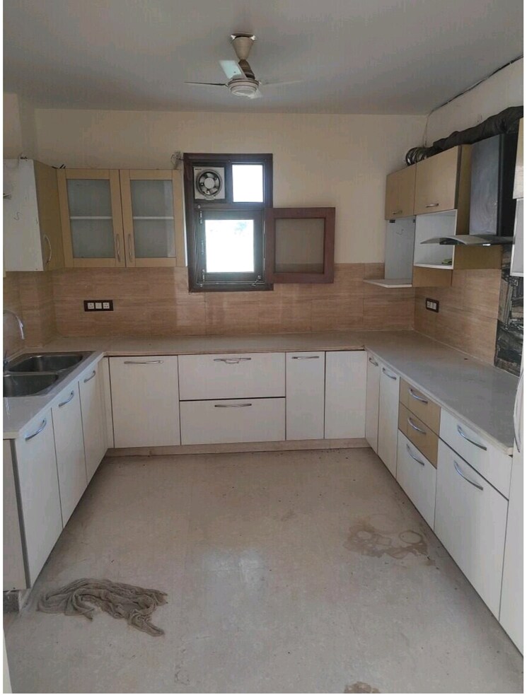 Kitchen, sector 38 3 Bedroom 2100 Sq.Ft. Builder Floor In Sector 38 Gurgaon 9679430