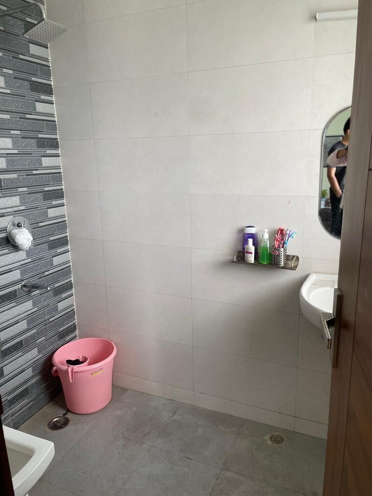 Bathroom, sector 31 3 Bedroom 2000 Sq.Ft. Builder Floor In Sector 31 Gurgaon 9682035